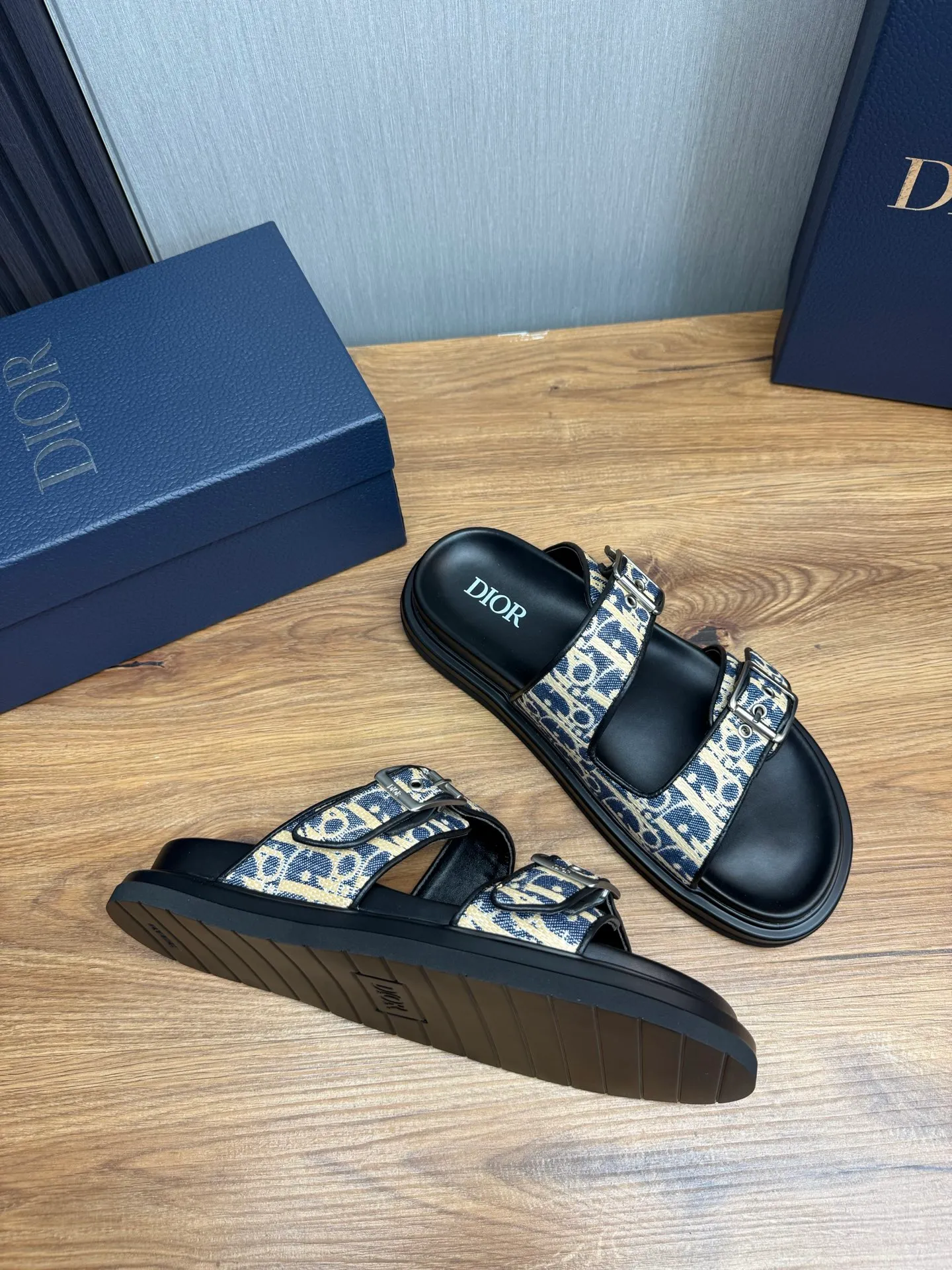 Men's shoes 💰300💰 Dior. Men's slippers 🩴Official website 1:1 production 38-45 yards 45 46 🉑️Customized original material shipped✅
